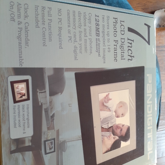 GORGEOUS NEW IN BOX Pandigital 7" LCD Digital Photo Frame. - Picture 2 of 3